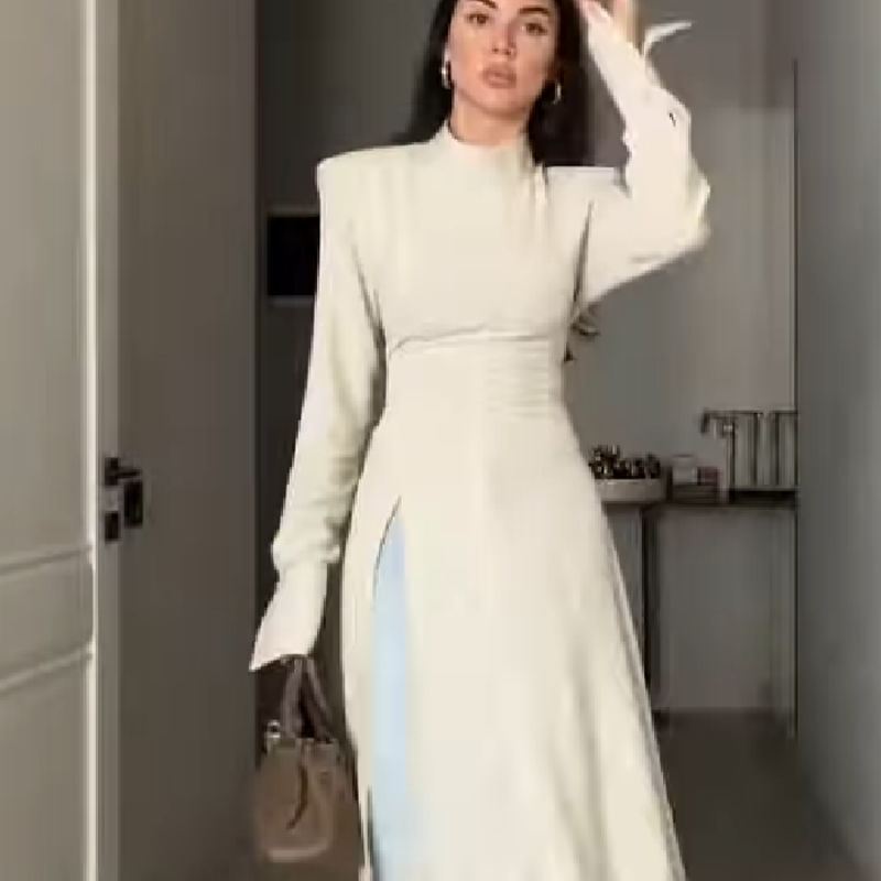 Body Jewelry Waist - Элегантное женское макси-платье с высоким воротом