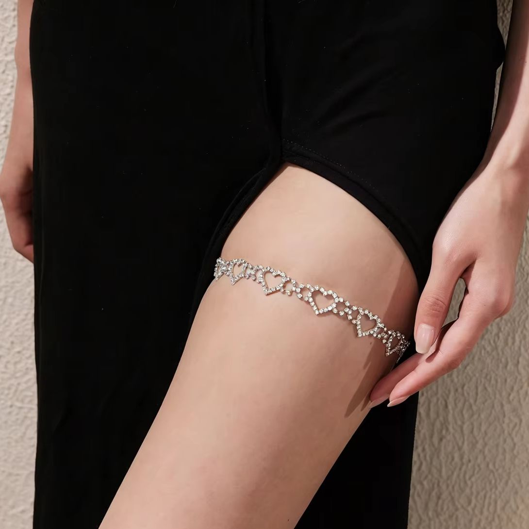 Body Jewelry Leg Chain - Цепочка на ногу с сердечками и